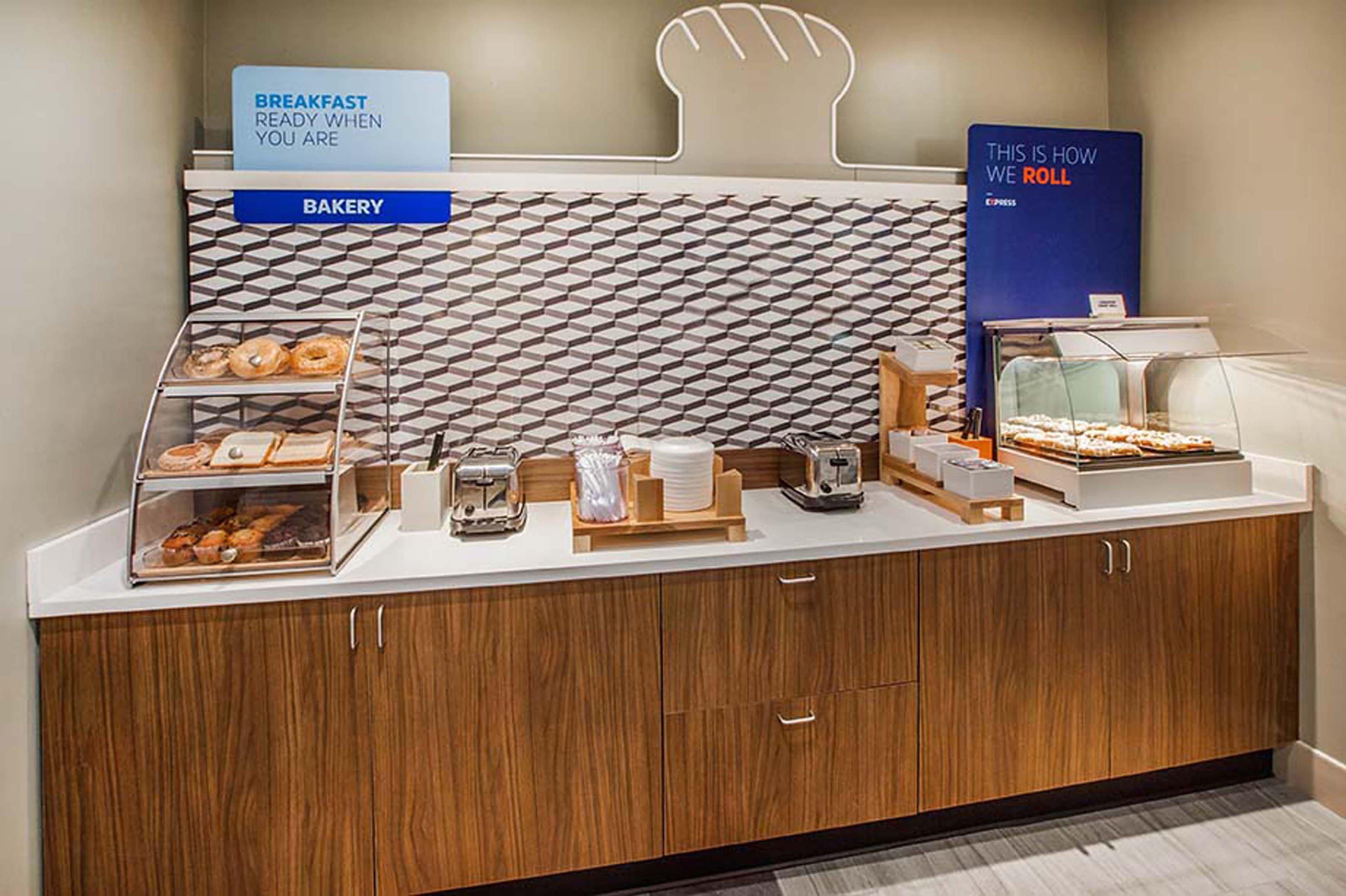 Holiday Inn Express Hotel & Suites Tampa-Anderson Road-Veterans Exp By Ihg West Chase Dış mekan fotoğraf