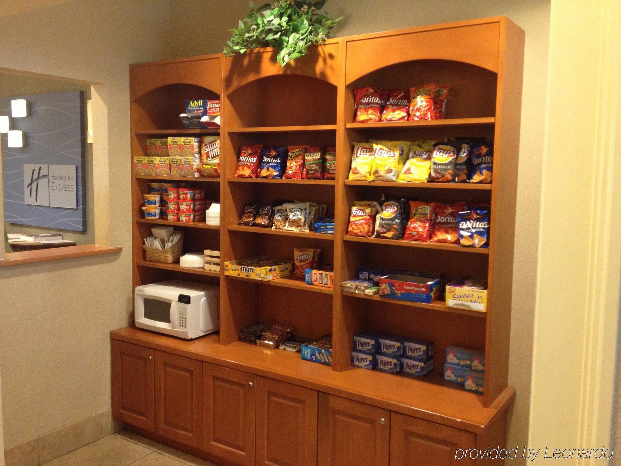 Holiday Inn Express Hotel & Suites Tampa-Anderson Road-Veterans Exp By Ihg West Chase Konforlar fotoğraf