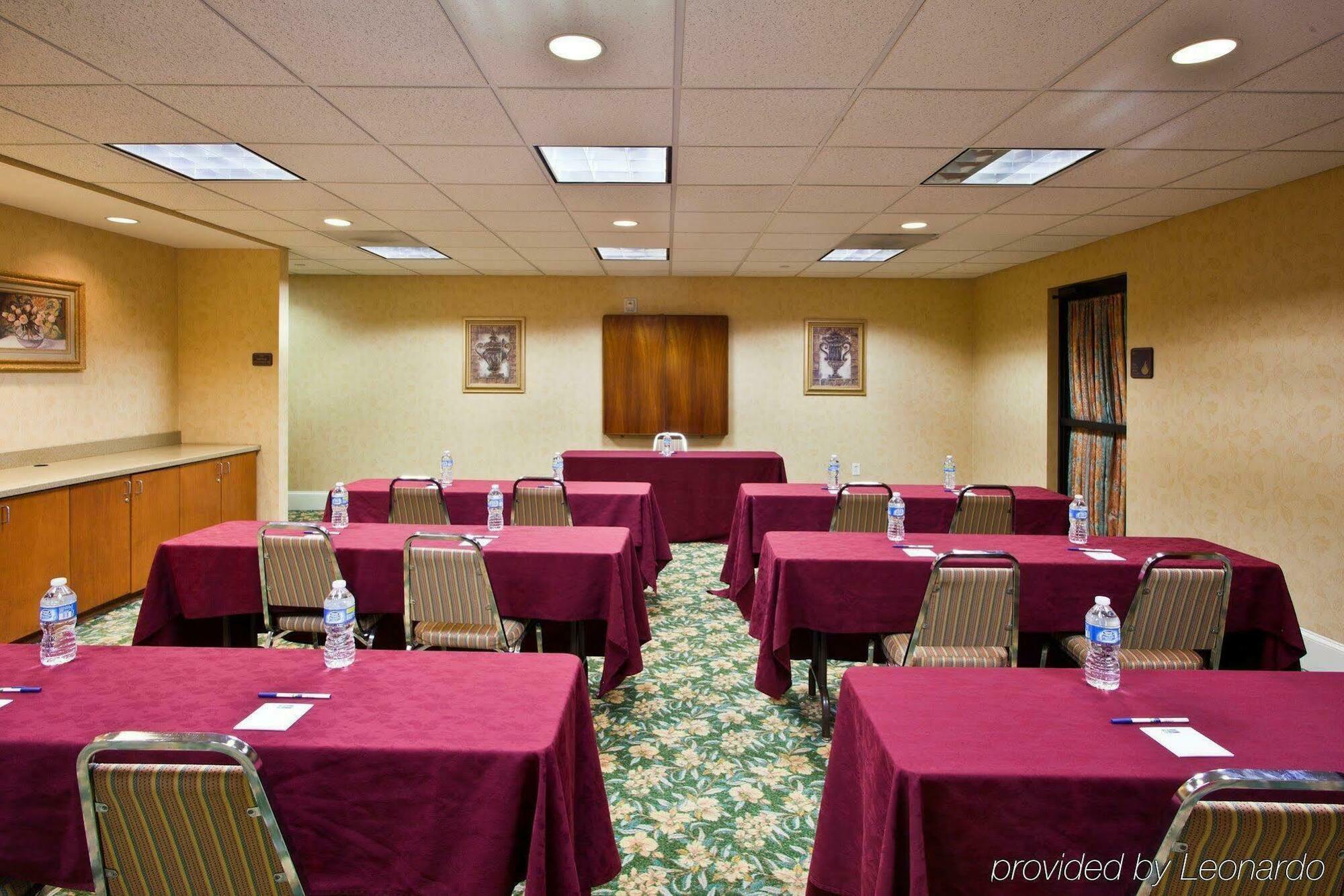 Holiday Inn Express Hotel & Suites Tampa-Anderson Road-Veterans Exp By Ihg West Chase Konforlar fotoğraf